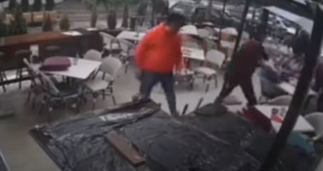 Brutalna tučnjava u Novom Pazaru: Mladići se mlatili stolicama, demolirali kafić