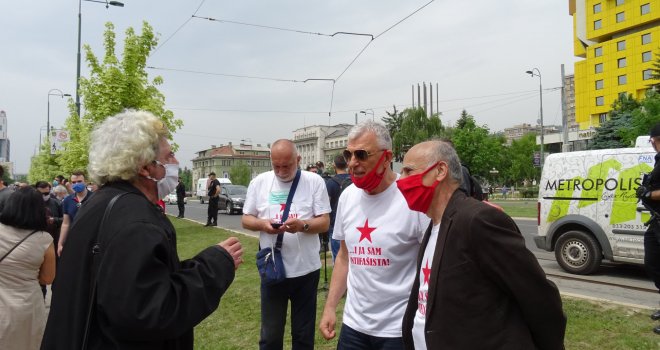 'Svjesni smo da se radi o političkom pritisku': Policija traži kazne za organizatore komemorativne šetnje u Sarajevu