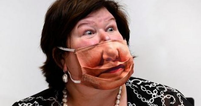 Belgijska ministrica zdravstva postala hit na internetu zbog neobične zaštitne maske