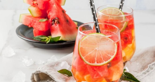 Mirisna sangrija od lubenice pravo je ljetno, osvježavajuće piće: Isprobajte ovaj nedoljiv recept i zaboravite na vrućinu