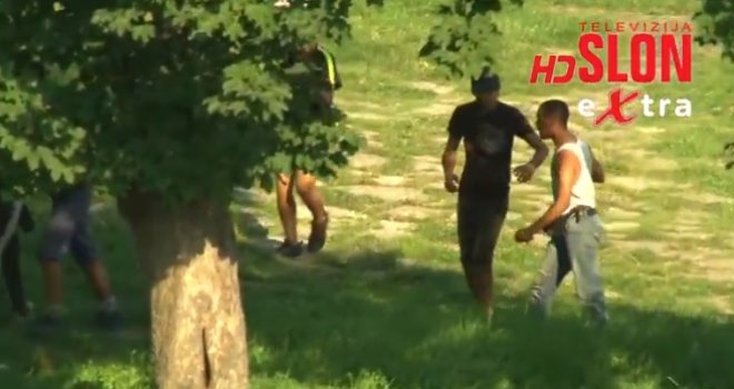 Nervozno, opasno: Novi sukob migranata u BiH, sijevali noževi, dvojica povrijeđena