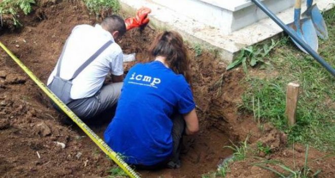 Prilikom kopanja rake u Foči pronašli kosti zamotane u ćebe