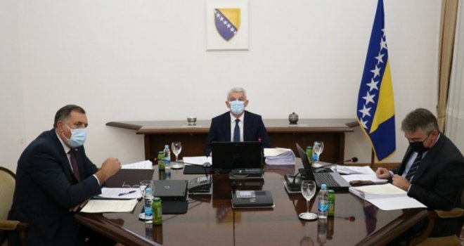 Dodik glasao da se ne prizna Kosovo, Džaferović i Komšić nisu ni glasali