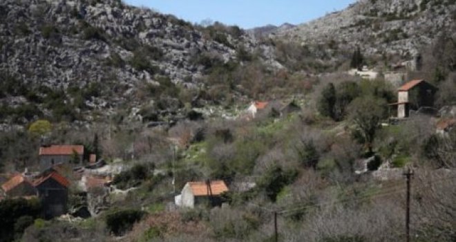 Detalji horora u Hercegovini: Mještani pronašli ruku, policija ostatak tijela u fazi raspadanja i auto