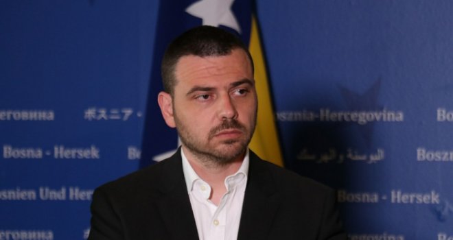 Novinari iznenadili Magazinovića pitanjem o Srbima u Sarajevu: Ko se tu može ružno osjećati? To što neko ima oraha u džepovima...