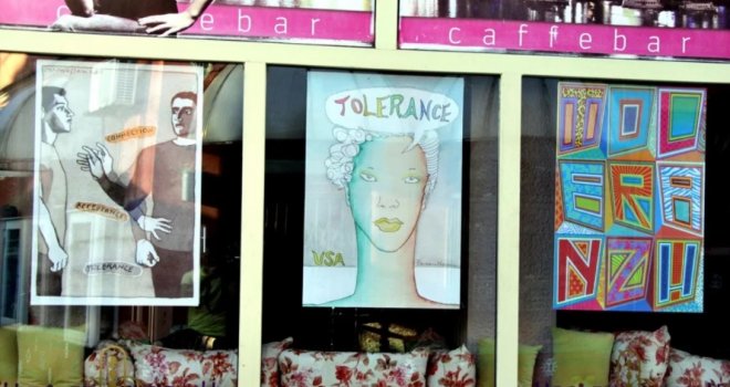 U Tuzli postavljena izložba plakata ‘Tolerancija’ autora Mirka Ilića 