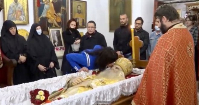 'Kakav zastrašujući kult smrti... ljubljenje zaraženog leša': Dragan Bursać komentarisao sandalozne snimke iz Crne Gore