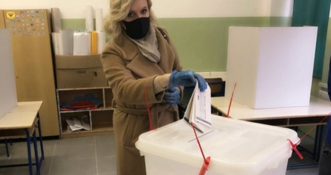 Sanela Prašović-Gadžo glasala među prvima: Lokalna vlast je važna, vjerujem u građane! 