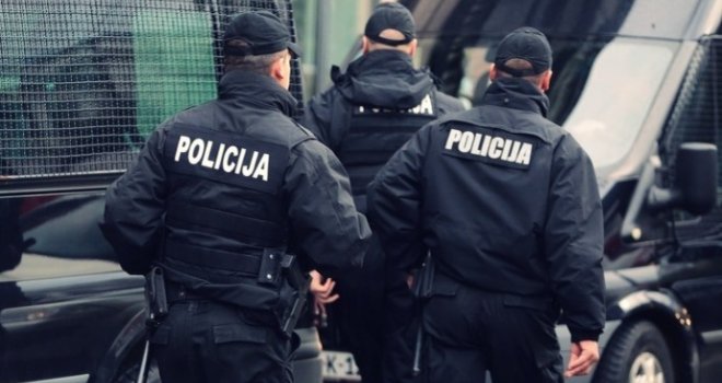 Sarajevska policija provela akciju 'Lane', ima uhapšenih: Oduzeti droga, oružje, rokovnik s evidencijama...