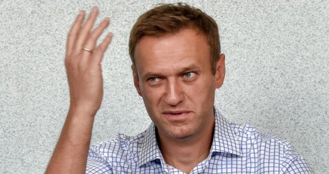 Navalni izveden na ročište u policijskoj stanici u Moskvi