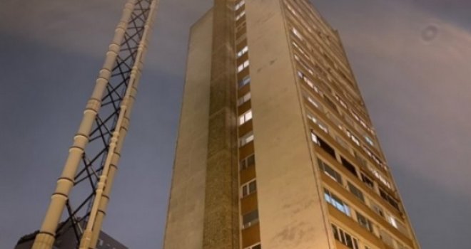 Tragedija u Sarajevu: Skok u smrt sa nebodera... U ulici Marka Marulića smrtno stradala mlađa muška osoba