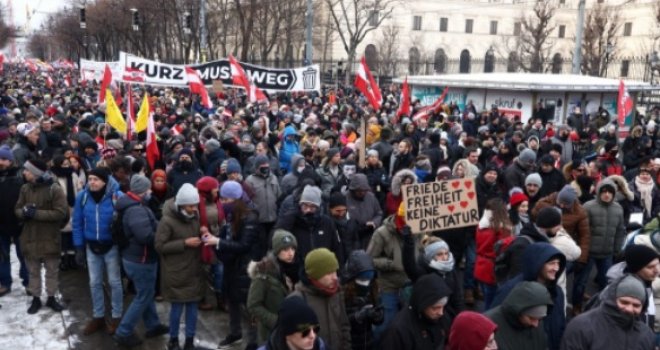 Austrijanci protestuju zbog epidemioloških mjera: 'Kurz mora da ide!'