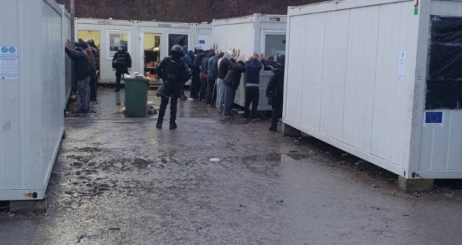Pretres u kampu 'Blažuj', 17 migranata bit će protjerano iz BiH