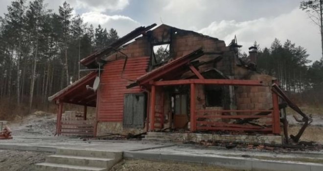 Izgrađen prije dvije godine, jutros skoro potpuno izgorio: Buknuo požar u novom edukacijskom centru