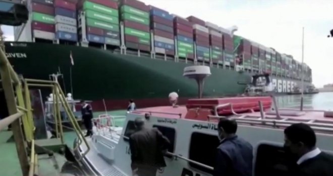 Oslobođen brod koji je blokirao Suecki kanal: Najmanje 370 plovila čeka na tranzit