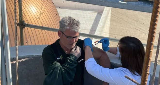 Bosanac u Americi primio vakcinu na munari visokoj 24 metra