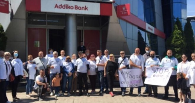 'Bolje umrijeti od Covida, nego biti ubijen od Addiko banke': Ogorčeni korisnici kredita ponovo izašli na protest... 