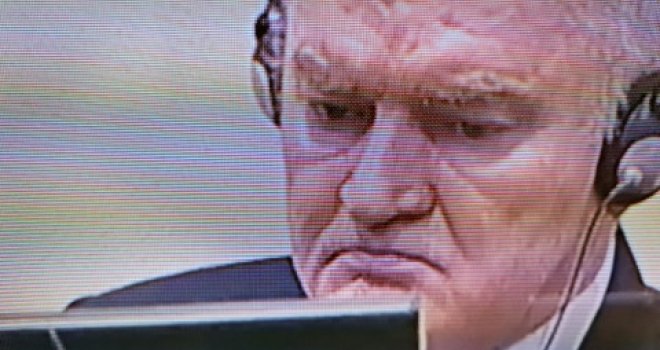 Osuđeni ratni zločinac Ratko Mladić navodno u teškom zdravstvenom stanju, ima vodu u plućima?