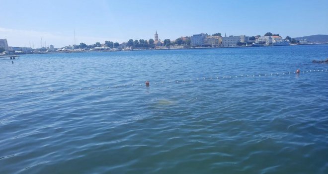 Horor na popularnoj plaži na Jadranu: Iz mora ponovo izbijaju fekalije, djeca dobijaju kožne bolesti