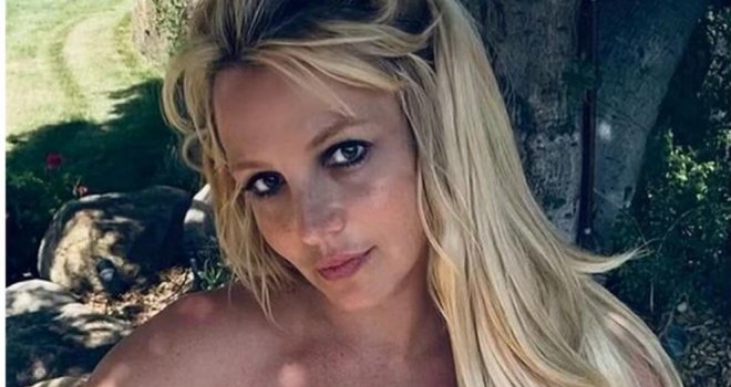 Sa zaručnikom na razuzdanom odmoru: Britney Spears se skinula u plićaku i pokazala baš sve!  