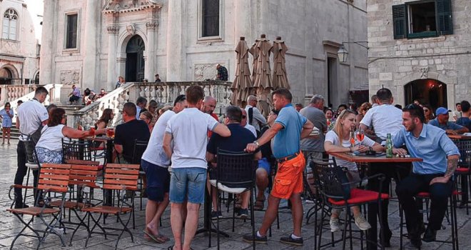 U Dubrovniku odbijaju goste koji neće potrošiti bar 300 kuna, vlasnik kaže: 'To je svjetska praksa'