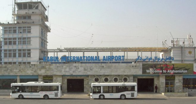 Letovi za evakuaciju na aerodromu u Kabulu se nastavljaju, pista oslobođena od ljudi koji očajnički žele pobjeći