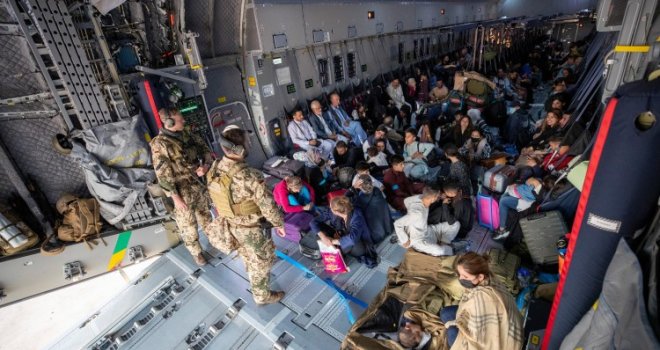 Raste očaj na aerodromu u Kabulu, evakuacija se pretvara u haos! UN upozorava na odmazdu talibana