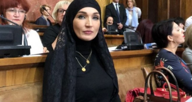 Supruga Muamera Zukorlića imenovana za pomoćnicu ministra prosvjete u Srbiji