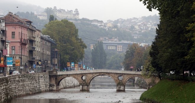 U BiH danas osjetno hladnije, oblačno s kišom i pljuskovima, najviša dnevna temperatura između... 