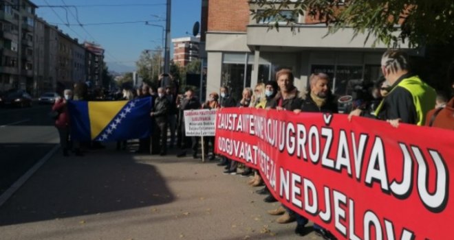 Građani ispred OHR-a u Sarajevu: Od visokog predstavnika traže da reaguje i zaštiti ustavno-pravni poredak BiH