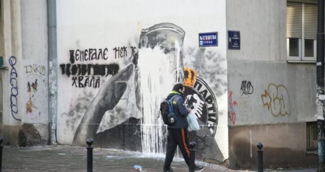Uspjeli su! Uništen mural Ratku Mladiću u Beogradu