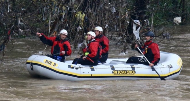 Pronađeno tijelo jednog od dvojice radnika koji su upali u rijeku Bosnu