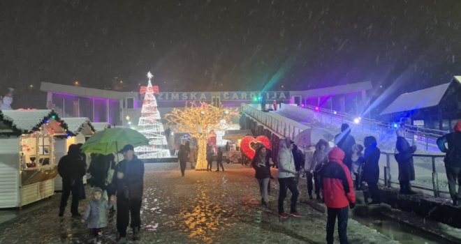 Svečano otvorena 'Zimska čarolija' na platou centra Skenderija: Evo kakvi sve sadržaji čekaju vas i mališane