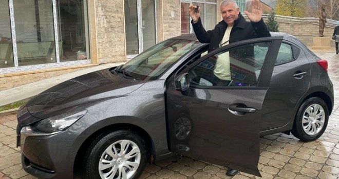 Dupla sreća za Hercegovca: Kupio supruzi za 40 godina braka telefon ZTE, pa osvojio novi Mazda 2 automobil!  