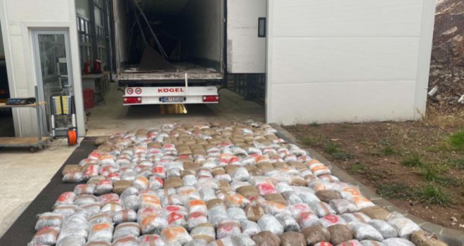 Kamion pun droge zaustavljen na putu za BiH: Pogledajte gdje je bilo skriveno 300 kilograma skanka