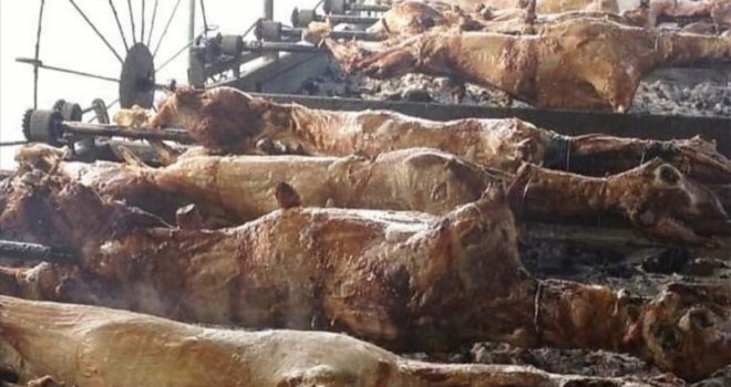 Poskupilo pečenje: Kilogram janjetine u restoranima u Hercegovini košta čak 50 KM!