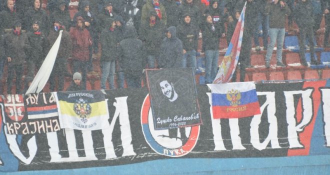 Rusi dobili podršku iz Banjaluke: Navijači Borca istakli ruske trobojke u derbiju