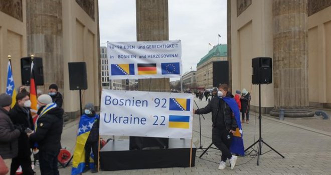Poruka protesta u Berlinu: Ukrajina bi se mogla ponoviti i u BiH! Knaus: Putin bi na Balkanu mogao 'uzvratiti udarac'