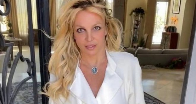 Britney Spears je trudna, a njena objava obožavatelje je pomalo i zbunila