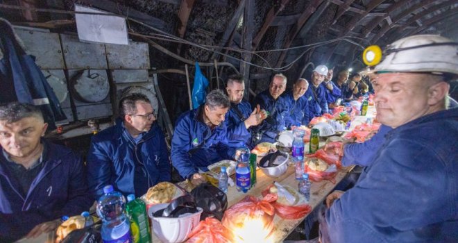 Novalić sa rudarima iftario 300 metara pod zemljom: 'Jedno od najljepših iskustava'
