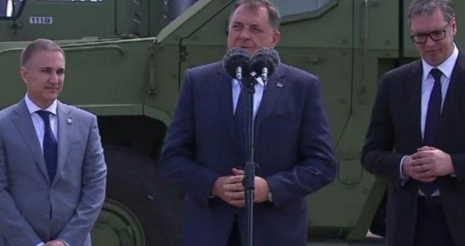  Dodik: 'Vojska Srbije može uspješno da odbrani srpski narod. Ovo nama, Srbima, gdje god živimo, puni srce'