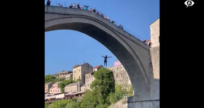 Pogledajte neuspjeli skok sa Starog mosta: Hrabri Mostarci spasili život mladom Amerikancu