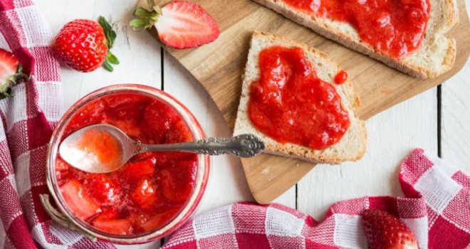 Bez šećera i konzervansa: Najlakši recept za domaći džem od jagoda