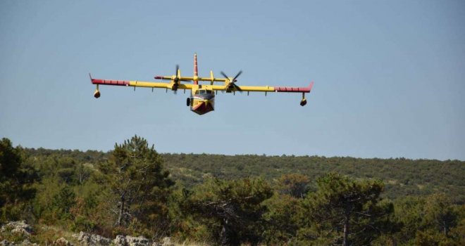 Kad neće država: Kantoni idu u nabavku protivpožarnih letjelica, u ZDK nabavljaju helikopter, a u HNK air-traktor