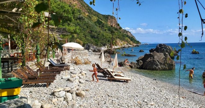 Crnogorci objavili pravila ponašanja na moru: Evo šta je sve na spisku