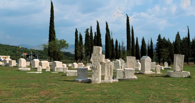 Svečano otvaranje festivala 'Slovo Gorčina' izmješteno s nekropole stećaka Radimlja: 'Širi se nepodnošljiv miris'
