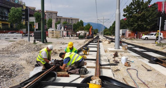 Počelo postavljanje šina na raskrsnici kod Doma penzionera, do 3. avgusta izmjene u saobraćaju