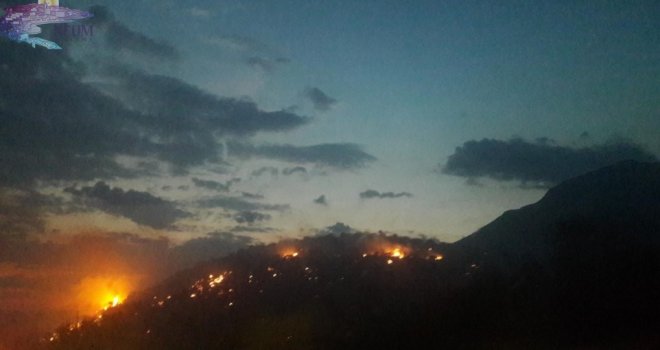 Požar u Neumu i dalje aktivan, situacija je veoma ozbiljna