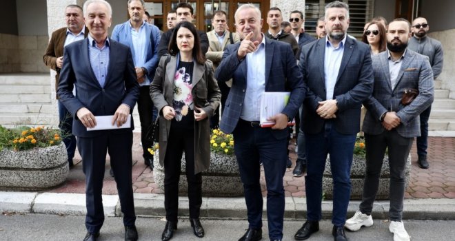 Borenović, Trivić i Šarović predali prijave: 65 hiljada glasova kontaminirano