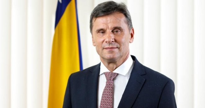 Čestitka premijera Novalića: 'ZAVNOBiH je putokaz ka sigurnosti i razvoju naše domovine'  